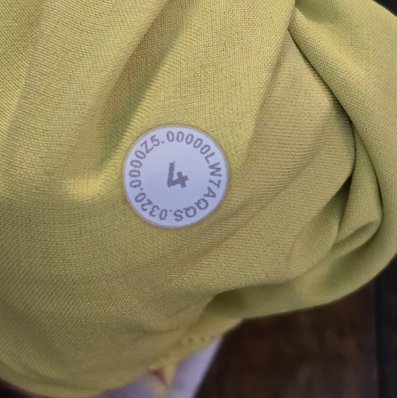 Lululemon Tracker short - Picture 3 of 3